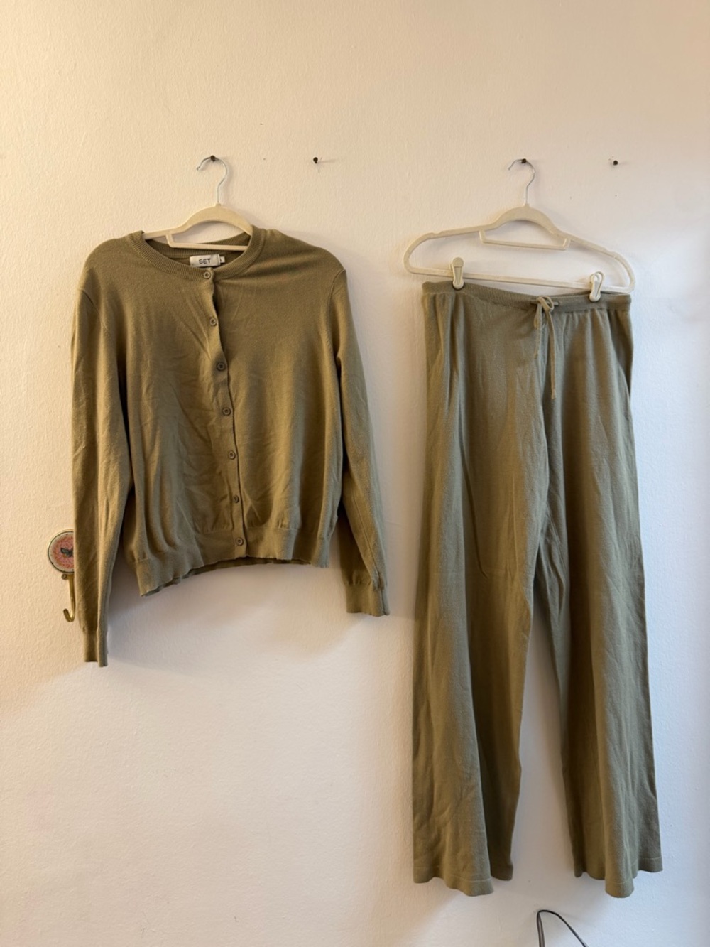 Set Active Olive Green Knit Cardigan and Wide-Leg Pants Set